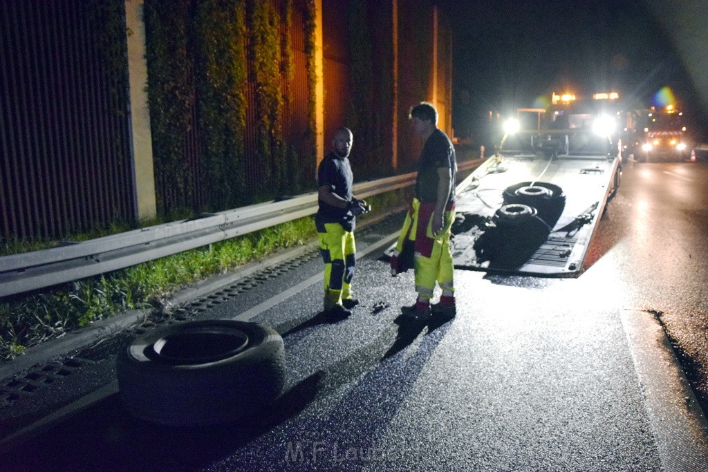 LKW Verfolgung A 3 Rich Oberhausen gestellt mit Nagelbrett Hoehe AS Koeln Dellbrueck P07.JPG - Miklos Laubert